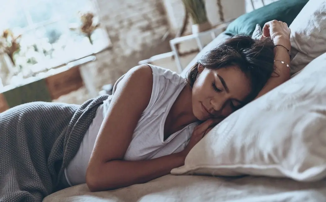 Jakie są dobre nawyki snu, które przyczyniają się do dobrego snu w nocy?