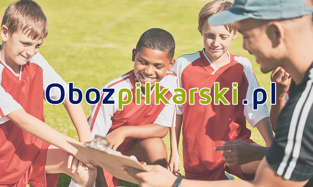 Jakie atrakcje poza treningami oferują obozy piłkarskie?