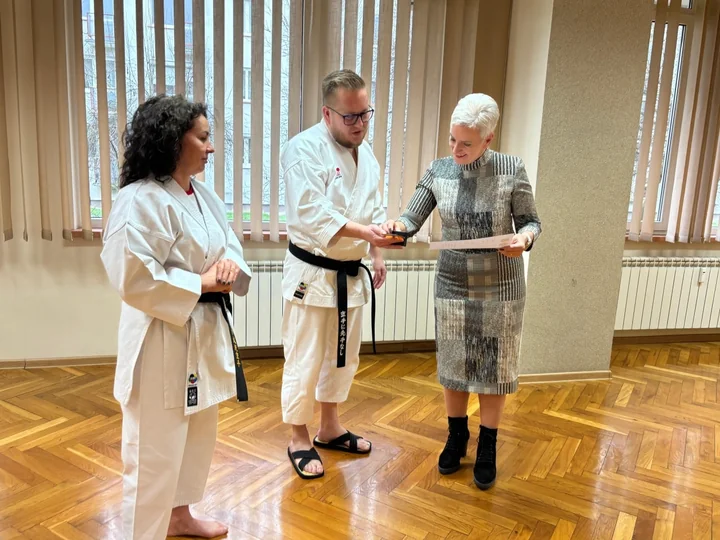 Obraz do artykułu: Mali wojownicy, wielkie emocje. Świąteczny turniej karate rozgrzał „Chemika”