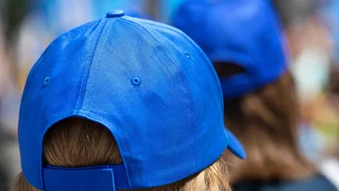 Niebieskie czapki wyszły na ulice. Marsz w Kędzierzynie-Koźlu był apelem przeciw hejtowi