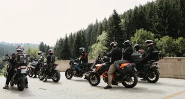 Miejska kurtka motocyklowa za 1000 zł: która połączy styl z bezpieczeństwem?