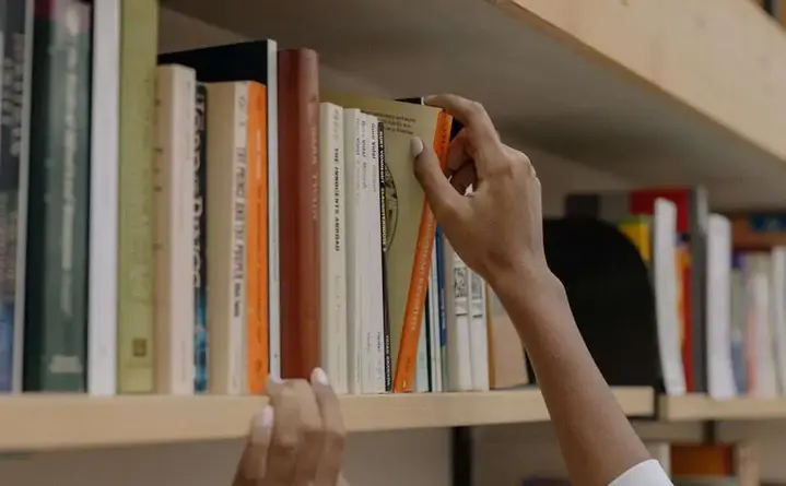 Warsztat świąteczny w bibliotece - wianek do domu i na drzwi