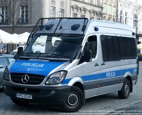 Policjanci zachęcają w urzędzie pracy do wstąpienia w szeregi służby