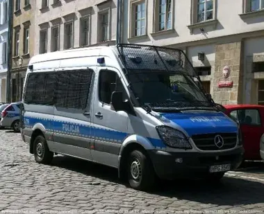 Oszustwo na policjanta - seniorzy i trzydziestolatkowie tracą oszczędności