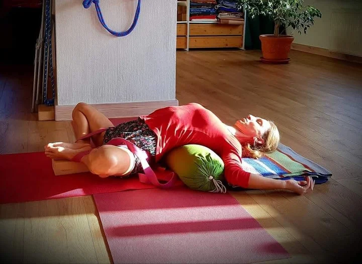 Grafika promocyjna wydarzenia NASZE CIAŁO NIGDY NIE KŁAMIE — warsztat jogi o ciele, oddechu i pamięci komórkowej