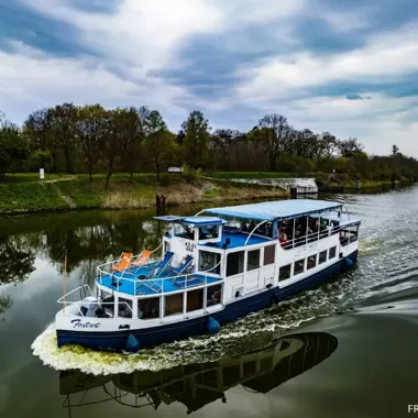 Grafika promocyjna wydarzenia Marina Gliwice: rejs statkiem z Gliwic do Kędzierzyna-Koźla przez cały Kanał Gliwicki