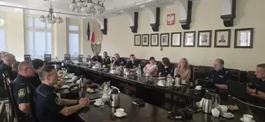 Strażnicy miejscy poznali nowe przepisy i mają szybciej reagować na drogach
