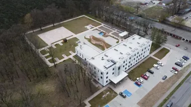 Stara szkoła w Kędzierzynie-Koźlu zmieniła się w centrum Dugnad dla seniorów i NGO