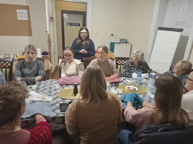 Warsztaty pielęgnacji dłoni w Śródmieściu. Mieszkanki skorzystały z peelingu i parafiny