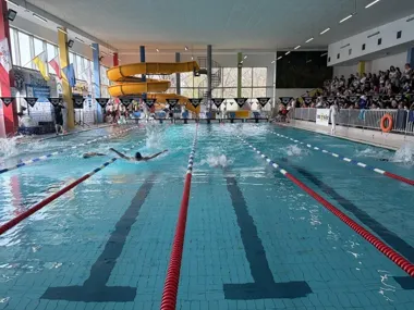 Koziołki Pływackie znów rozgrzały basen i przyciągnęły młodych faworytów