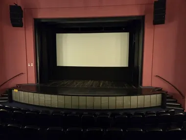 Remont sali widowiskowej w Domu Kultury „Chemik” – tydzień przerwy w seansach i wydarzeniach