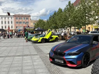 Superauta na rynku i zbiórka dla najmłodszych pacjentów