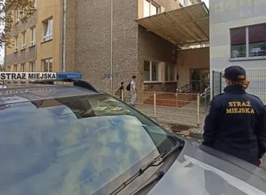 Patrole przy szkołach w Kędzierzynie-Koźlu po zdarzeniach na Mazowszu