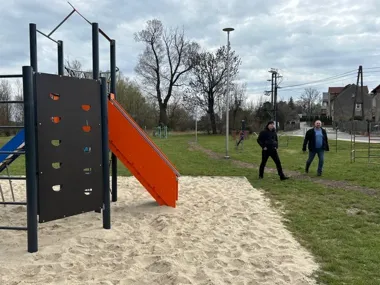 Plac zabaw w Rogach dostał światło i kamery, a to dopiero początek zmian