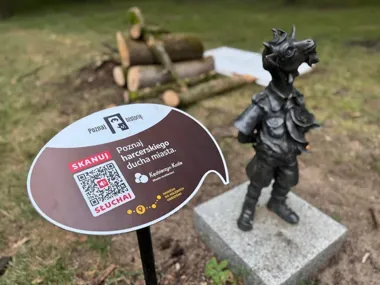 Szlak Koziołków z nową atrakcją. Przy figurach pojawiły się kody QR
