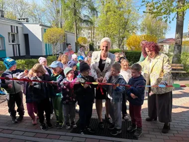 Przedszkole nr 9 po remoncie. Kolorowa elewacja kryje większą zmianę