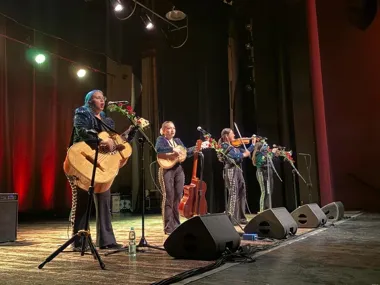 Kobiece mariachi zawładnęło sceną Chemika – Meksykańska energia przy "Siesta w Drodze