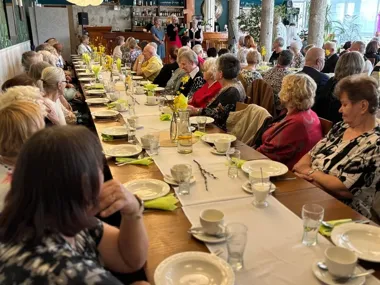 Przy wielkanocnym stole seniorzy z Kędzierzyna–Koźla spotkali się z Sabiną Nowosielską