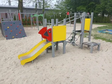 Na Zielnej wszystko jest już gotowe. Dzieci mają nowy plac zabaw