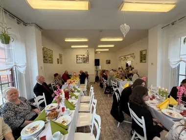 W Magnolii świąteczny stół, świeca i młode głosy przedłużyły Wielkanoc