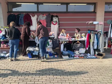 Sąsiedzka wyprzedaż Kop…ciuszek przy hali Śródmieście dała rzeczom nowe życie