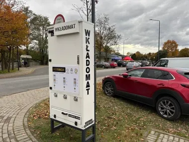 Znicz bez wkładu? Przy cmentarzach w Kędzierzynie-Koźlu działają automaty