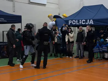 Mundurowe stoiska, ciężkie pojazdy i krwiobus – dzień z rekrutacjami i pokazami