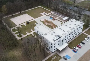 Dawna szkoła z nową rolą. Dugnad walczy o Nagrodę Internautów