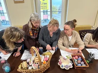 Ze skorupki na stół – jak w Śródmieściu odradza się sztuka kroszonkarska