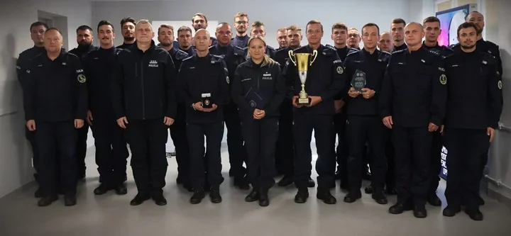 Policjanci z najmniejszego pododdziału prewencji w kraju na podium