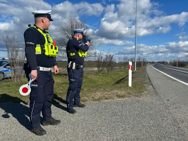Kaskadowy pomiar prędkości - policja przycisnęła kierowców na drogach powiatu