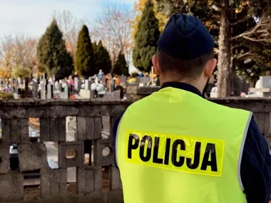 Wyjazdy na Wszystkich Świętych oznaczają większy ruch. Policja apeluje o ostrożność