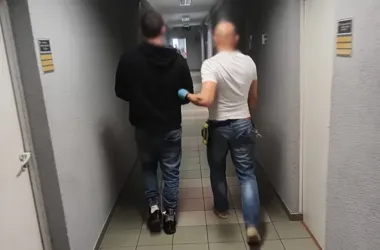 Mieszkaniec Kędzierzyna-Koźla zatrzymany - od kradzieży puszki po rozbój i zniszczenia