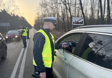 Patrole od rana wyłapują nietrzeźwych - masowe kontrole na drogach powiatu