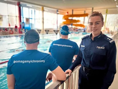 Policjanci z Kędzierzyna-Koźla zamienili służbę na pływalnię