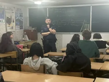 Hejt zaczyna się w klasie - policjanci uczą, gdzie kończy się żart