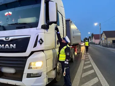 Ciężarówka na podwójnym gazie wśród 1200 porannych kontroli