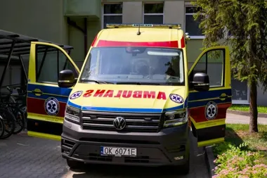 Nowa karetka w powiecie. Stary ambulans kończy służbę