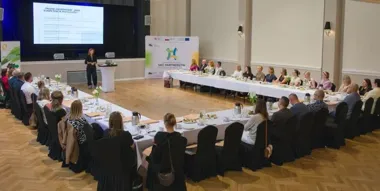 Młodzi wchodzą do firm z nowymi oczekiwaniami. Powiat szykuje się na zmianę