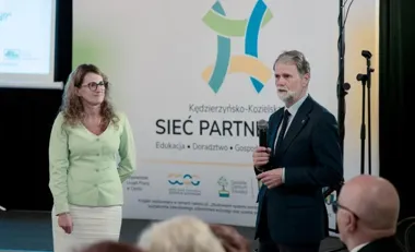 Seniorzy z powiatu kędzierzyńsko-kozielskiego zamknęli półtoraroczny projekt. Co zbudowali poza warsztatami
